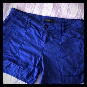 Level 99 linen shorts.